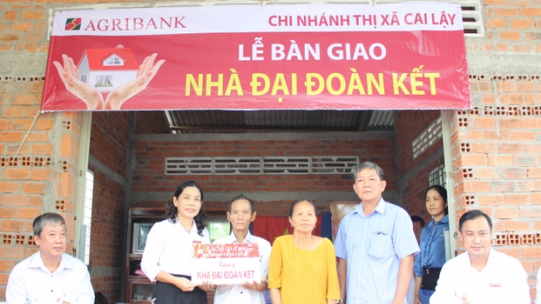 Agribank Tiền Giang trao 5 căn nhà đại đoàn kết nhân dịp sinh nhật Bác