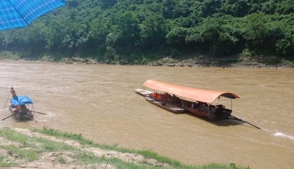 Lật thuyền trên sông Chảy, 5 người bị nước cuốn trôi