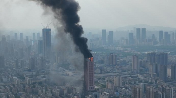 Cháy tòa nhà chọc trời ở Trung Quốc: Có thể do 'cục nóng' điều hòa