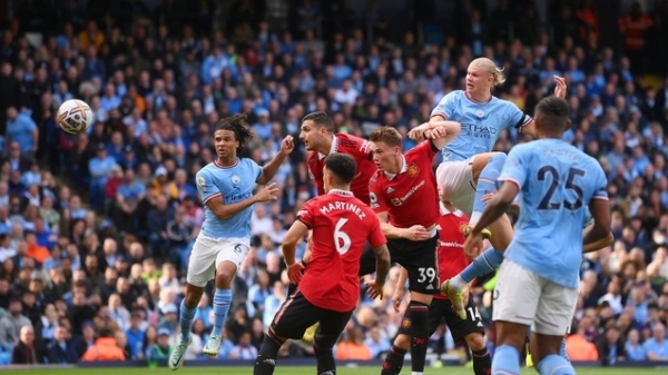 Cầu thủ Man United nhận mưa chỉ trích vì sợ hãi trước Man City