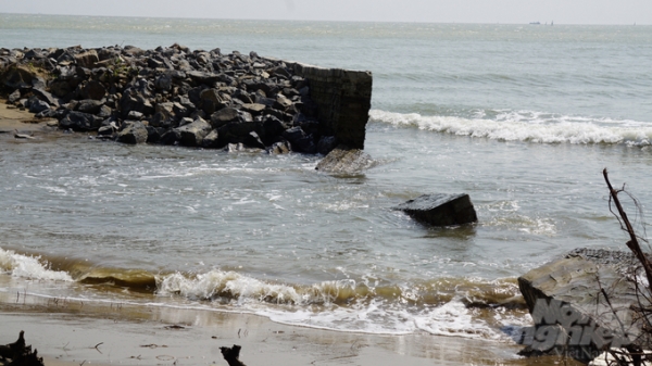 Thanh Hóa: Sẽ ban bố tình huống khẩn cấp trước nguy cơ biển ‘nuốt’ làng