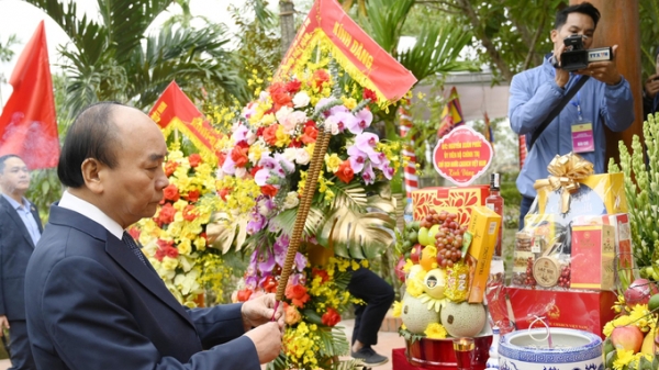 Chủ tịch nước Nguyễn Xuân Phúc về thăm quê hương ‘Bà chúa thơ Nôm’