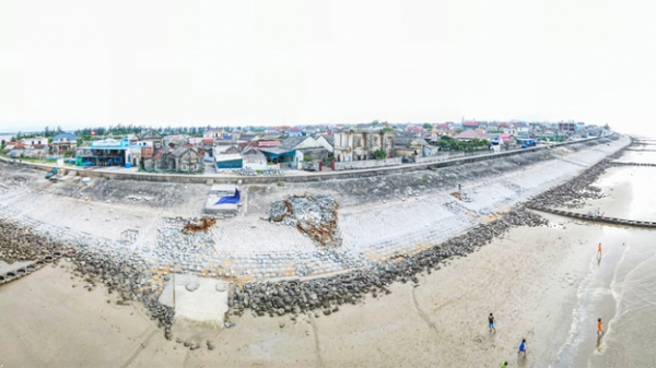 Đầu tư 13 tỷ đồng khắc phục hư hỏng kè biển Cẩm Nhượng