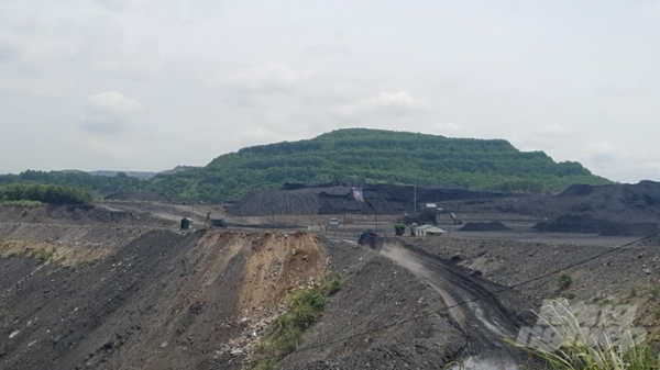 Cấm lợi dụng vận chuyển đất, đá thải để 'tuồn' than ra khỏi mỏ