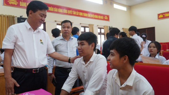 Phân bón Bình Điền đồng hành cùng học bổng 'Vì tương lai Việt Nam'