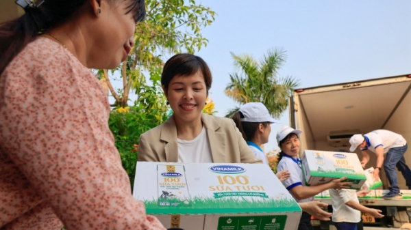 Vinamilk khởi động hành trình năm thứ 15 của quỹ sữa vươn cao Việt Nam