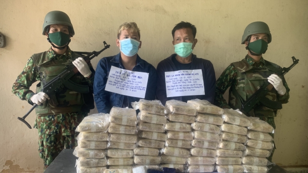 Bắt đối tượng mang hơn 304.000 viên ma túy vượt biên giới vào Quảng Bình