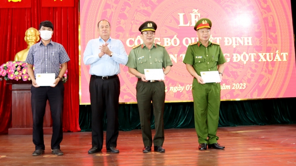 Chủ tịch UBND tỉnh An Giang thưởng nóng Công an tỉnh bắt 18,6 kg ma túy