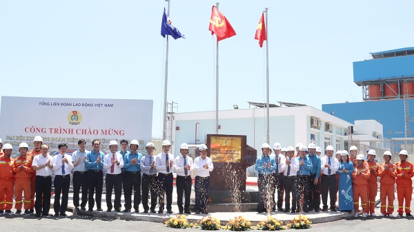 Đấu nối Trạm Biến áp 500kV Vân Phong chào mừng Đại hộiXIII Công đoàn Việt Nam
