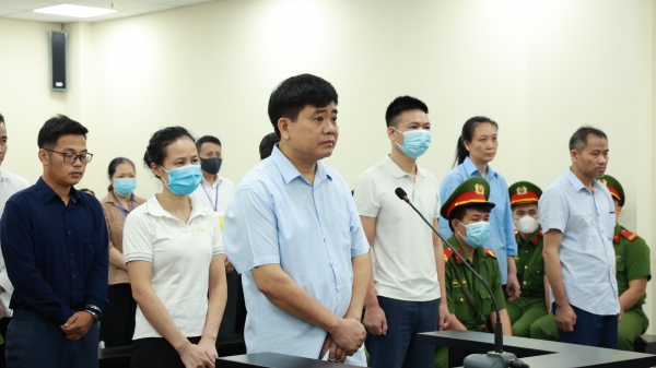 Vụ án nâng khống giá cây xanh: Ông Nguyễn Đức Chung lặng lẽ hầu tòa