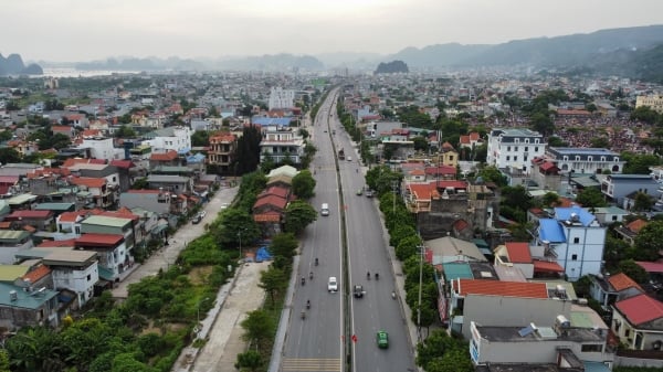 Cận cảnh con đường gom 'đau khổ' ở thành phố Cẩm Phả