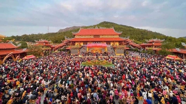 Hàng vạn người dự lễ khai hội xuân chùa Ba Vàng 2023