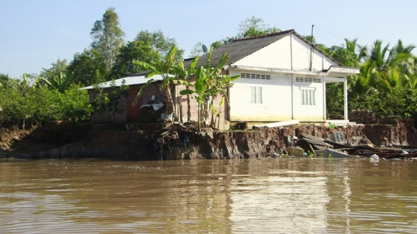 Vĩnh Long: Sạt lở cuốn trôi 13 căn nhà, thiệt hại hàng chục tỷ đồng