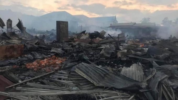 Cháy chợ Ka Rôn: 57 ki-ốt bị thiêu rụi, thiệt hại 14 tỷ đồng