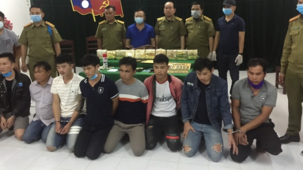 Biên phòng Quảng Trị bắt 8 người Lào vận chuyển 10kg ma túy vào Việt Nam