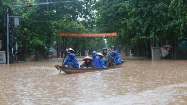 Lũ cô lập một xã ở Quảng Trị, 2.000 người dân đối mặt nguy hiểm
