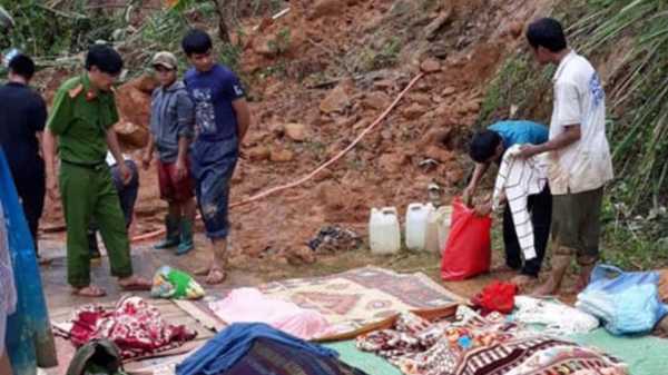 Tìm thấy 6 thi thể trong một gia đình bị vùi lấp ở Quảng Trị