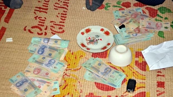 Ba cán bộ ở Quảng Trị bị khởi tố về hành vi đánh bạc