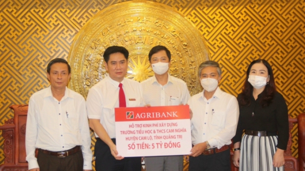 Agribank Quảng Trị trao tặng 5 tỷ xây dựng trường học
