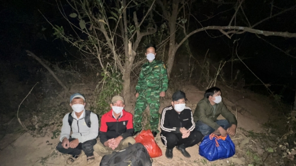 Bộ đội Biên phòng Quảng Trị bắt 2 vụ xuất cảnh trái phép sang Lào