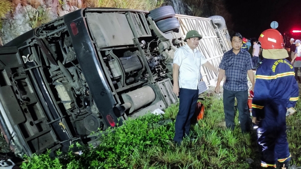 Xe khách gặp nạn trên cao tốc La Sơn - Túy Loan, nhiều người thương vong