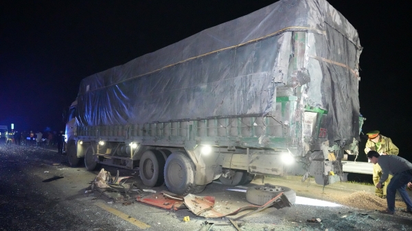 2 người chết sau va chạm ô tô trên cao tốc Cam Lộ - La Sơn
