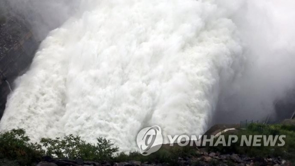 Đập Soyang lớn nhất Hàn Quốc mở cửa xả lũ