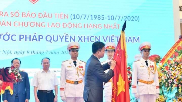 Báo Pháp luật Việt Nam đón nhận Huân chương Lao động hạng Nhất