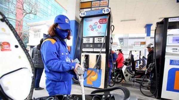Giá xăng tiếp tục giảm hơn 600 đồng/lít