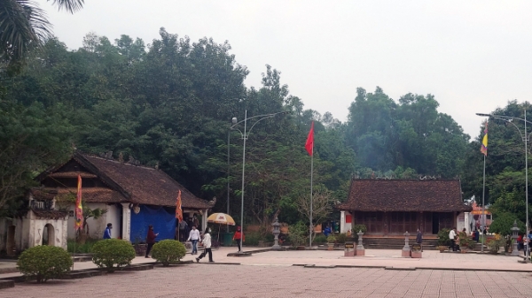 Đền thờ Uy Minh Vương Lý Nhật Quang tấp nập khách thập phương