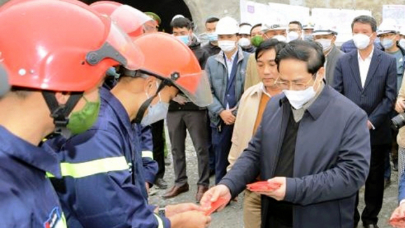 Thủ tướng kiểm tra thi công cao tốc Bắc Nam đoạn qua Thanh Hóa