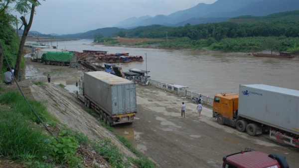 Nghịch cảnh ở cửa khẩu Lào Cai: Những điều không bình thường
