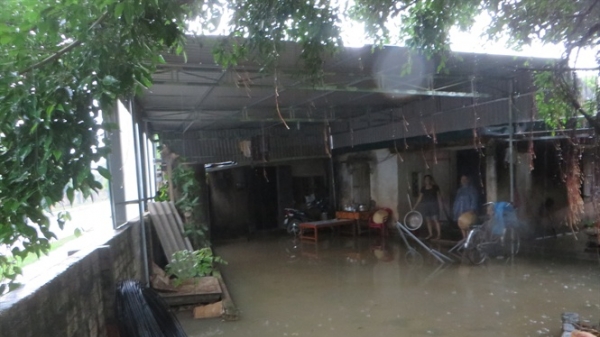 Mưa kéo dài 3h đồng hồ, hàng trăm hộ dân ở Quỳnh Lưu bị ngập