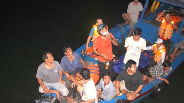 13 thuyền viên bị tàu nước ngoài đâm chìm trên biển thoát chết trở về