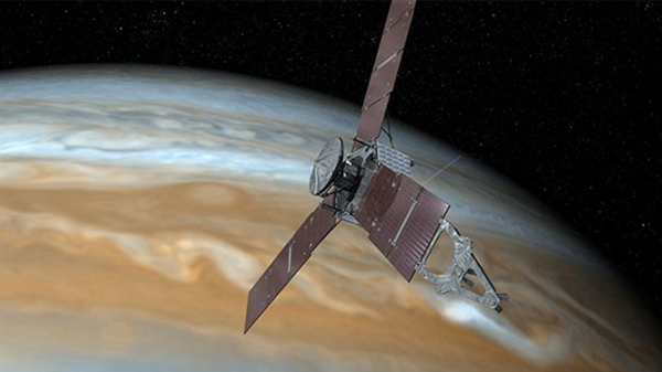 Tàu vũ trụ Juno lần đầu tiên tiếp cận siêu bão trên sao Mộc