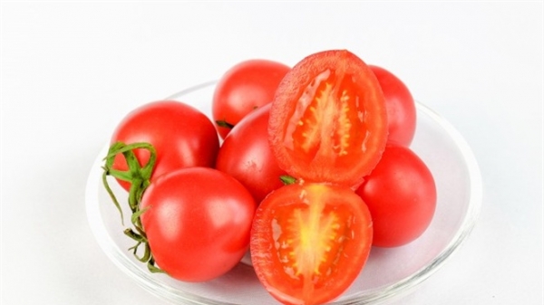 Ăn cà chua đều đặn để duy trì sức khỏe tốt