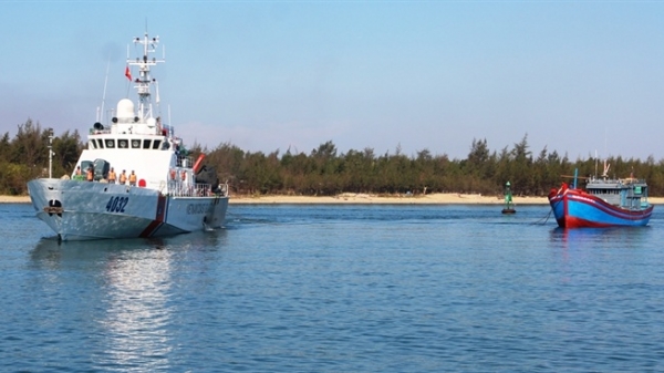 Quảng Ngãi: 6 ngư dân trở về an toàn sau hàng chục ngày trôi dạt trên biển