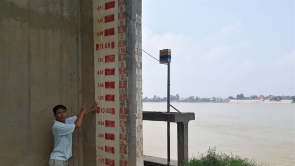 Sông Hồng đang bị bóp nghẹt: Trạm bơm vừa cải tạo, đã có nguy cơ không lấy được nước