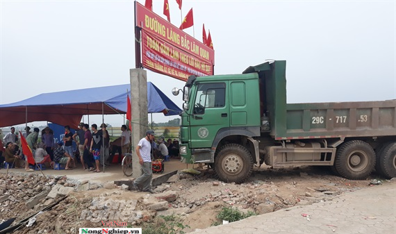 Người dân Bắc Lãm lập lều, phản đối dự án Thanh Hà - Cienco 5 “triệt” lộ