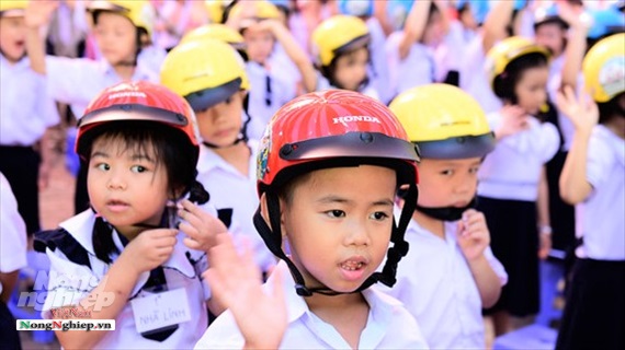 Kiên Giang: Tặng trên 36 ngàn mũ bảo hiểm cho học sinh vào lớp 1