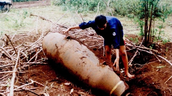 Đào đất san lấp mặt bằng phát hiện… bom khủng 250 kg