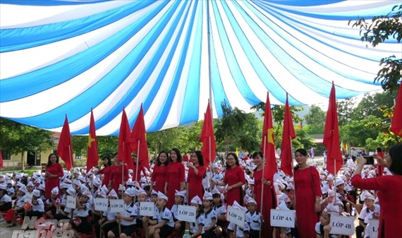 Hơn 60.000 học sinh vùng lũ ở Quảng Trị đón khai giảng muộn