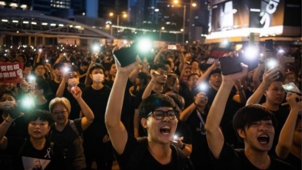 Gần 2 triệu người Hong Kong đổ xuống đường