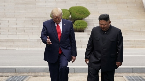 Trump-Kim nói với nhau những gì tại DMZ?