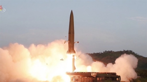 Triều Tiên phóng tiếp 2 tên lửa