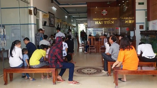 Thanh Hóa: Hơn 50 du khách nhập viện giữa đêm sau bữa hải sản