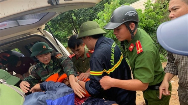 Tường thuật từ Quan Sơn: Huy động khoảng 1.000 người tìm kiếm người mất tích do lũ