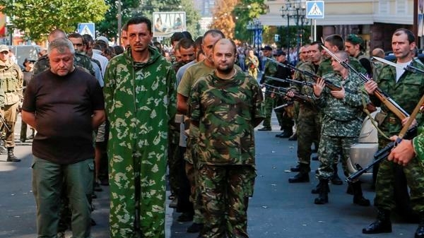 DPR tuyên bố ngừng trao đổi tù binh với Kiev