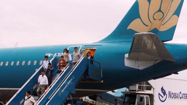 Vietnam Airlines tạm đình chỉ bay 1 phi công và 4 tiếp viên