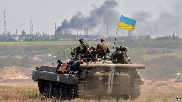 Miền Đông căng thẳng, Ukraine tổng động viên 50.000 quân